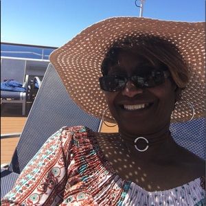 Meet your Posher, Nadine